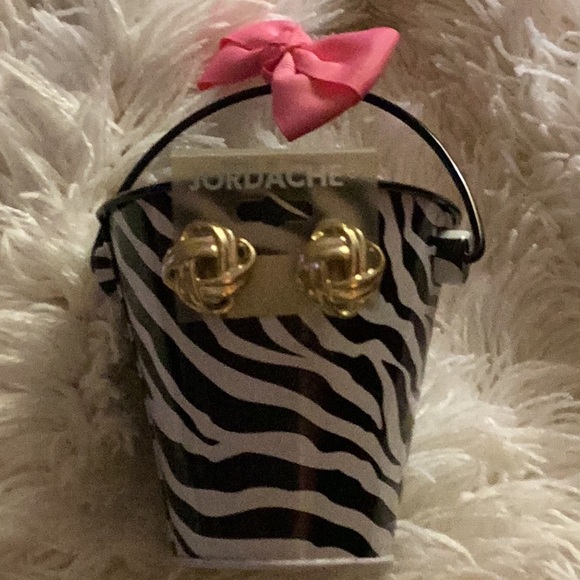 🌹NWT Jordache “ Goldtone Clip Style Earrings” So Much Fun to Wear Closet Must🌹 - Picture 7 of 8